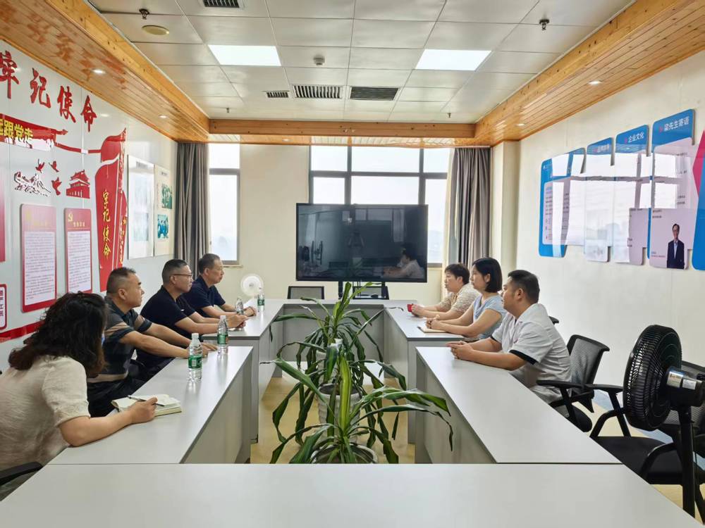 鼎城区残联班子成员调研儿童康复机构
